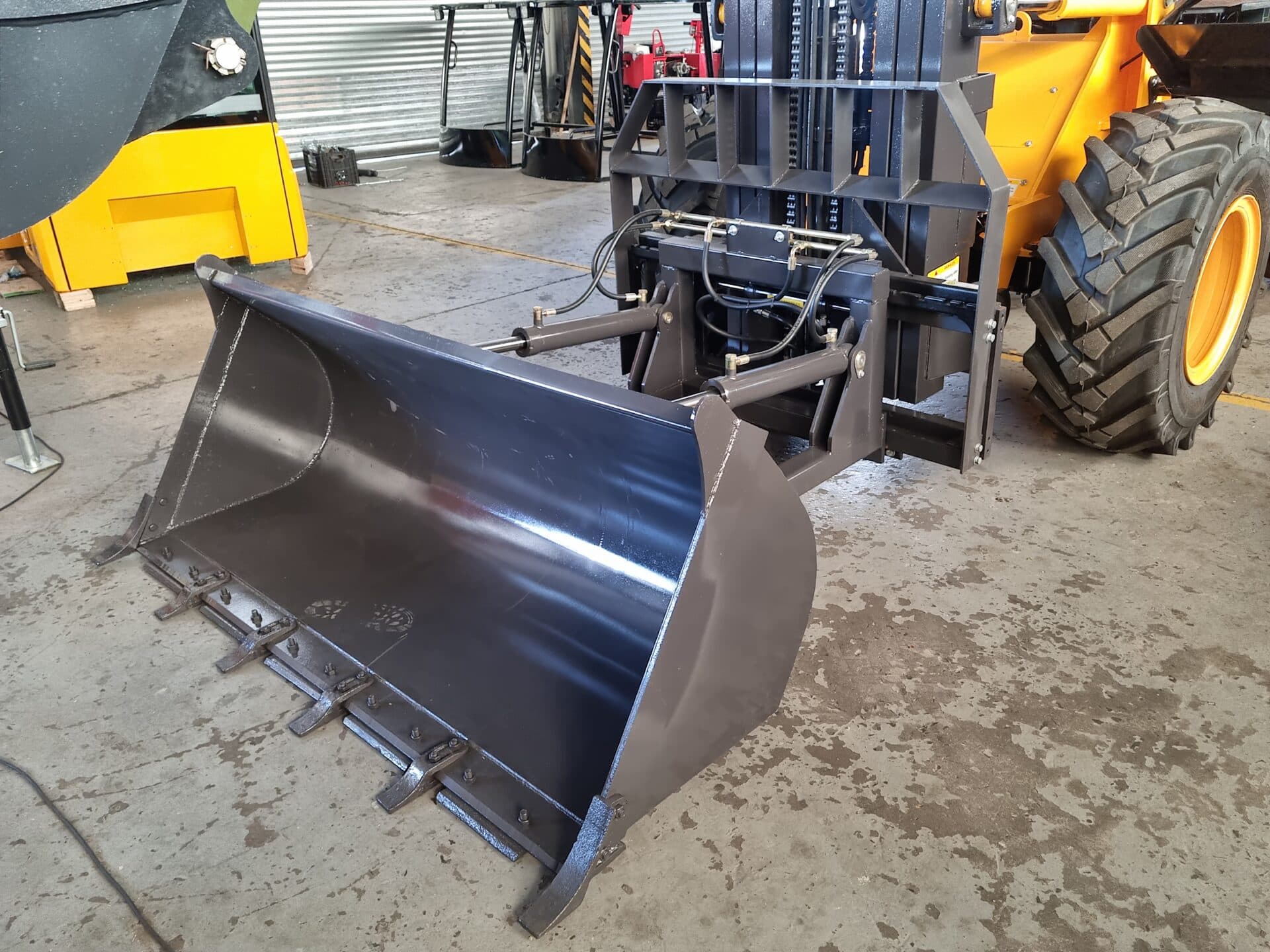 MCM RTL40 Rough Terrain Forklift