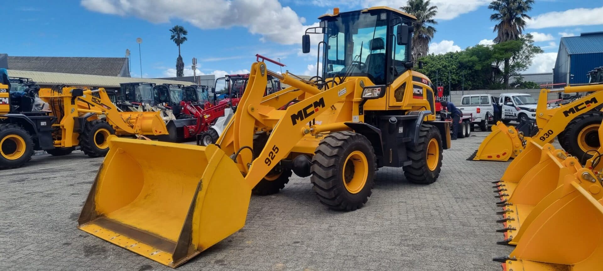 MCM 925 Front End Loader