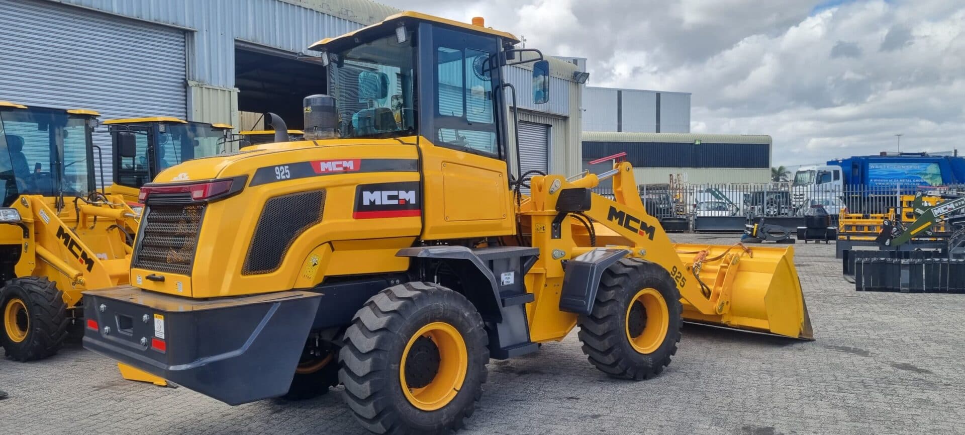 MCM 925 Front End Loader