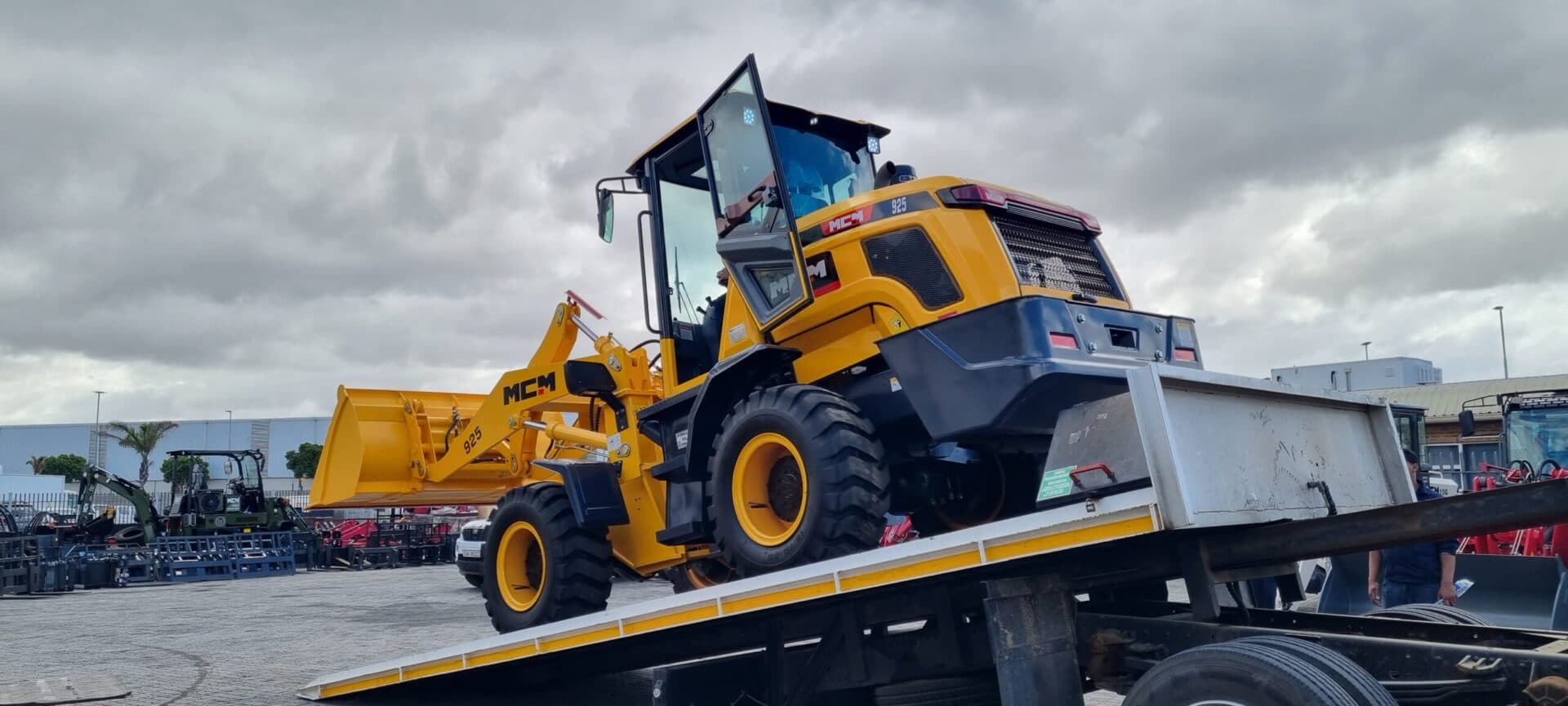 MCM 925 Front End Loader