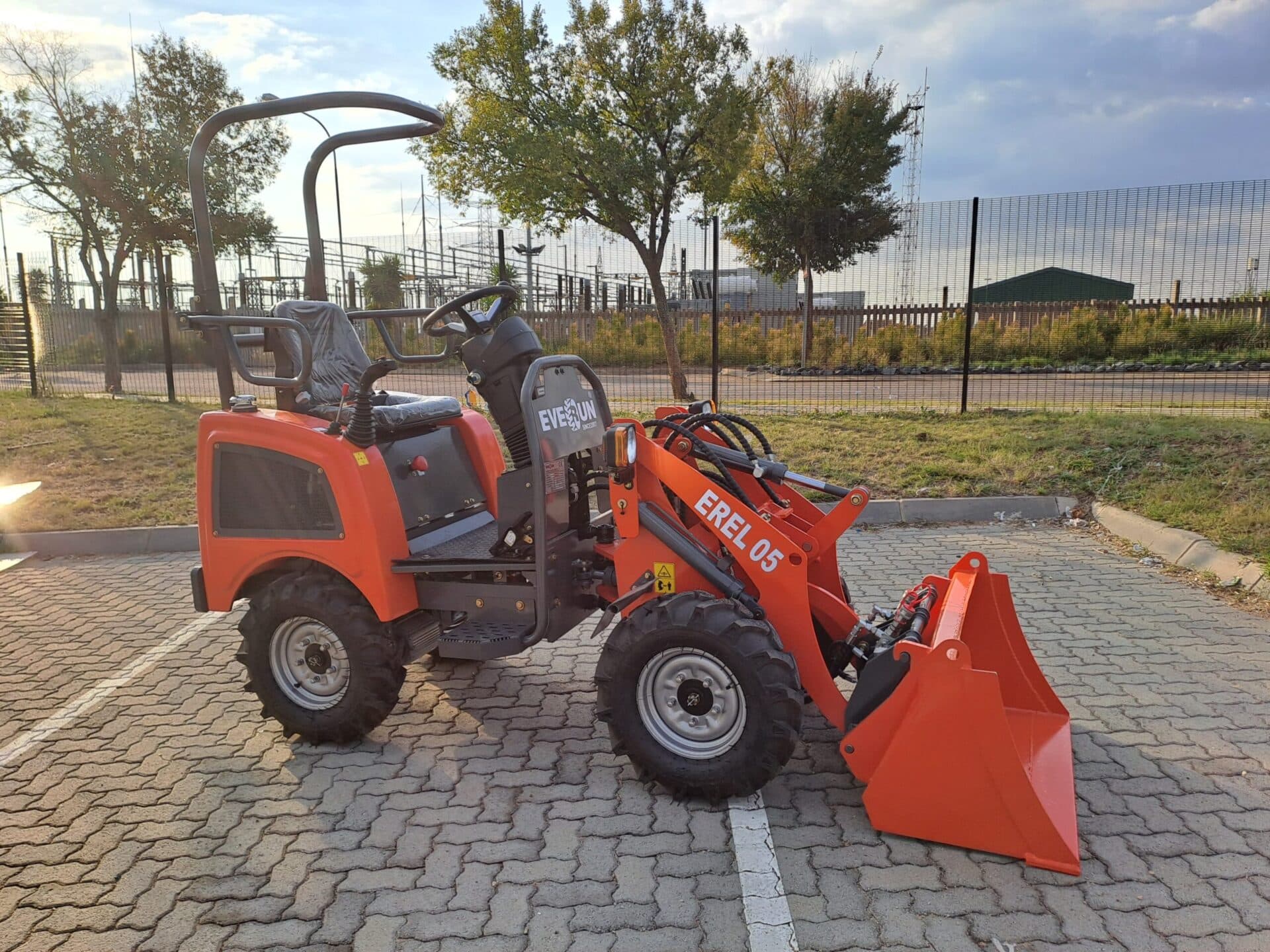 Everun EREL05 Electric Loader