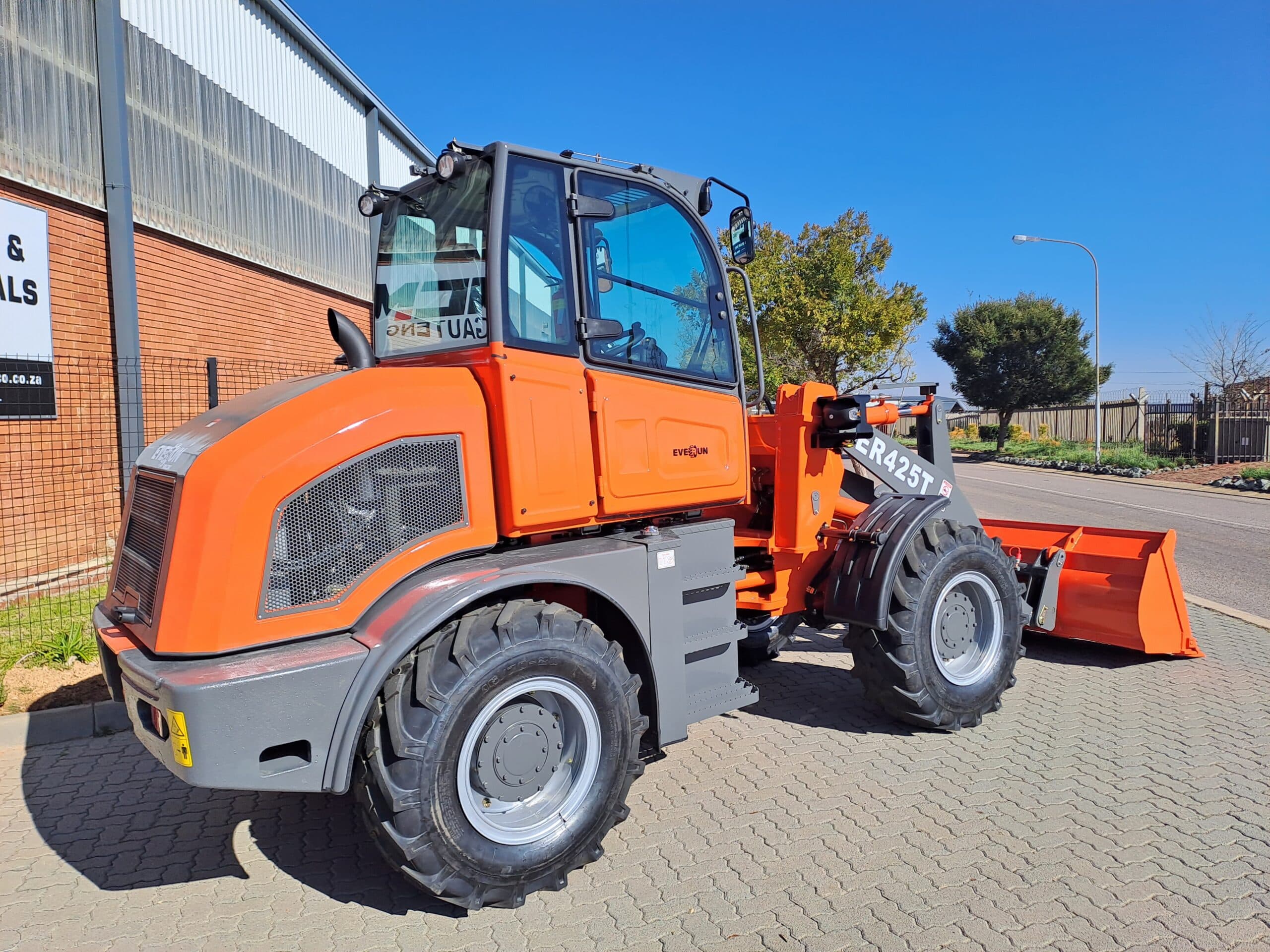 Everun ER425T Front End Loader
