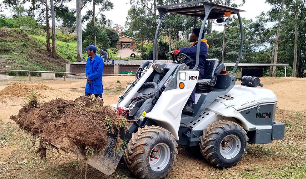 MCM CL40 Compact Loader