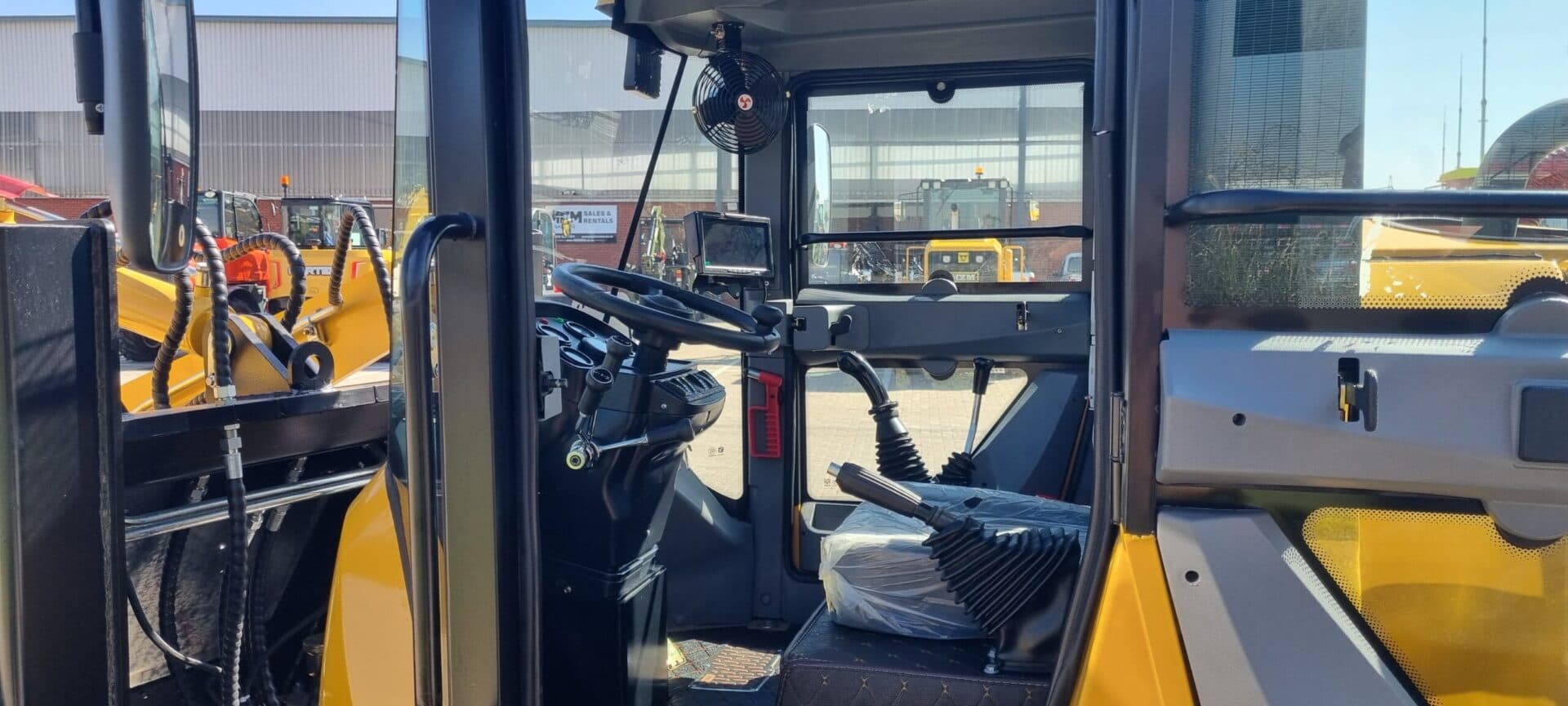 MCM 916L Front End Loader