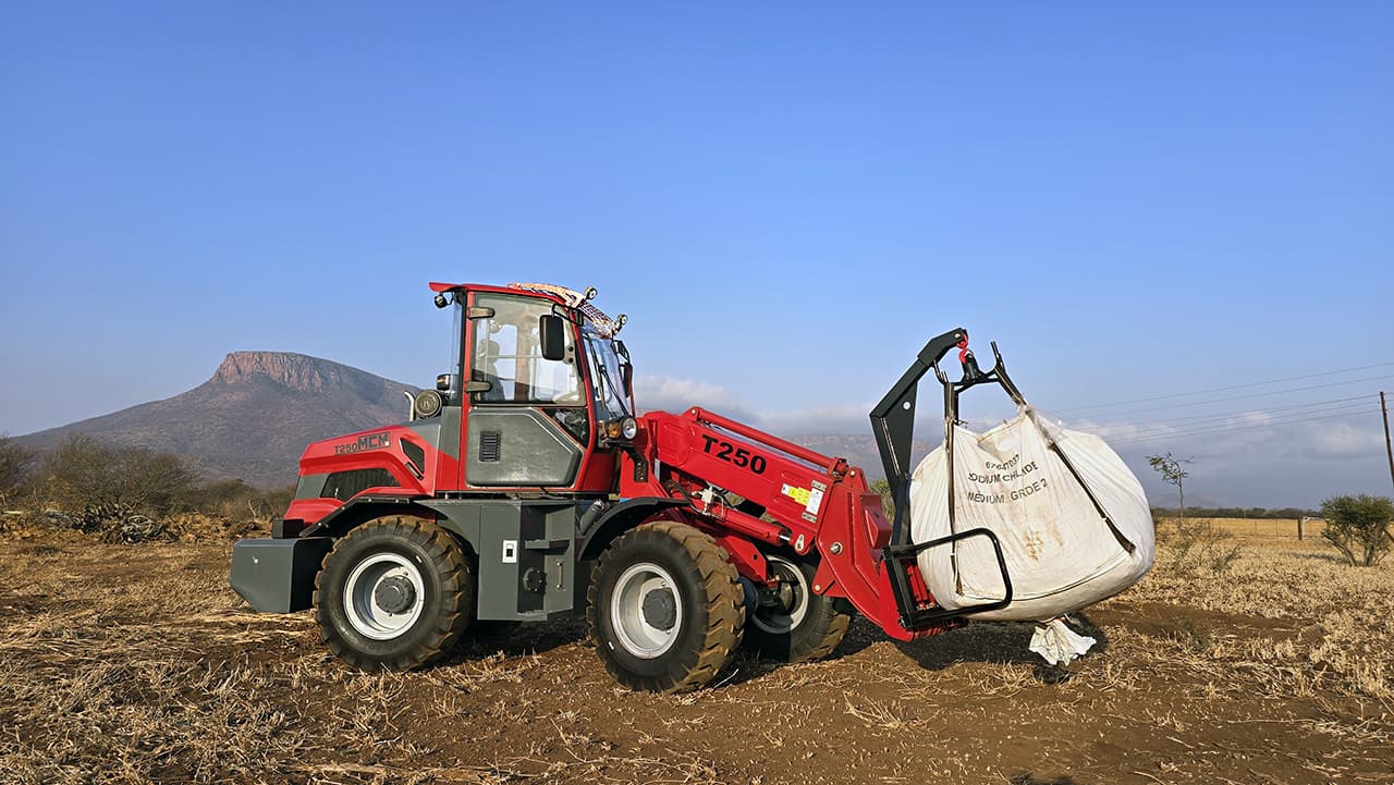 MCM T250 Telescopic Loader