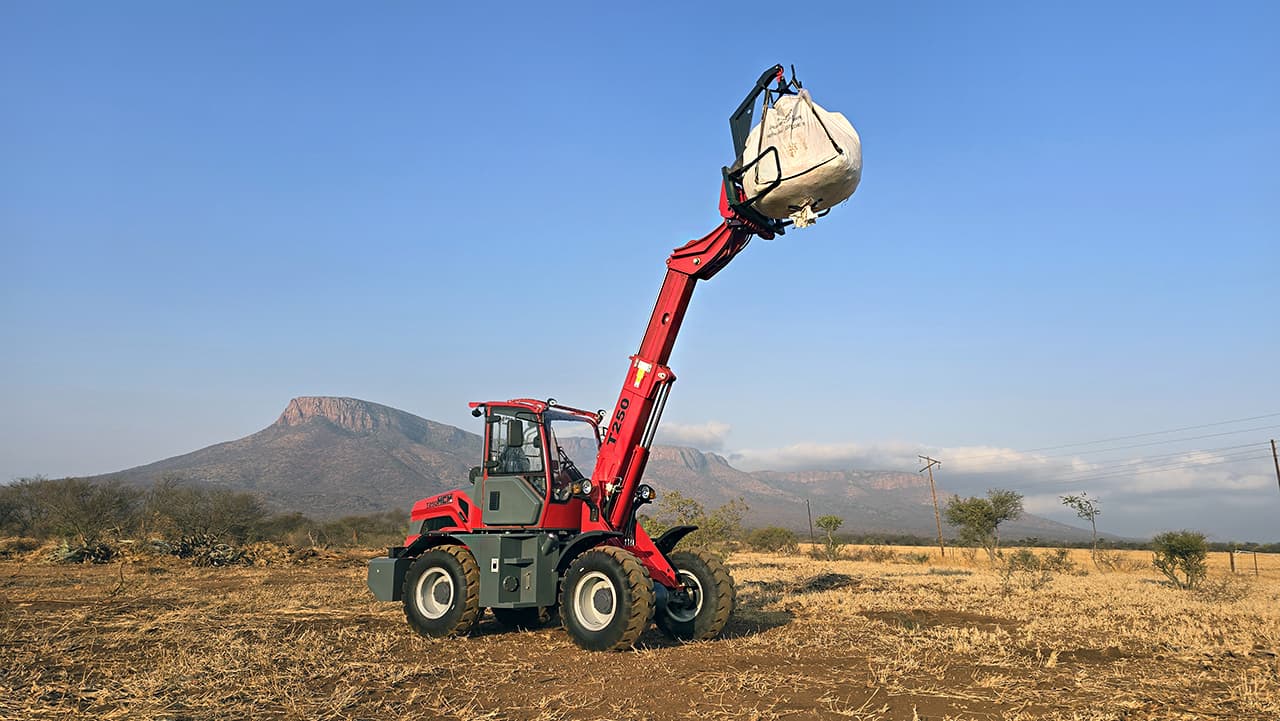 MCM T250 Telescopic Loader