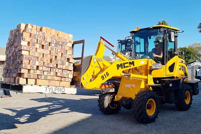 MCM 916 Front End Loader