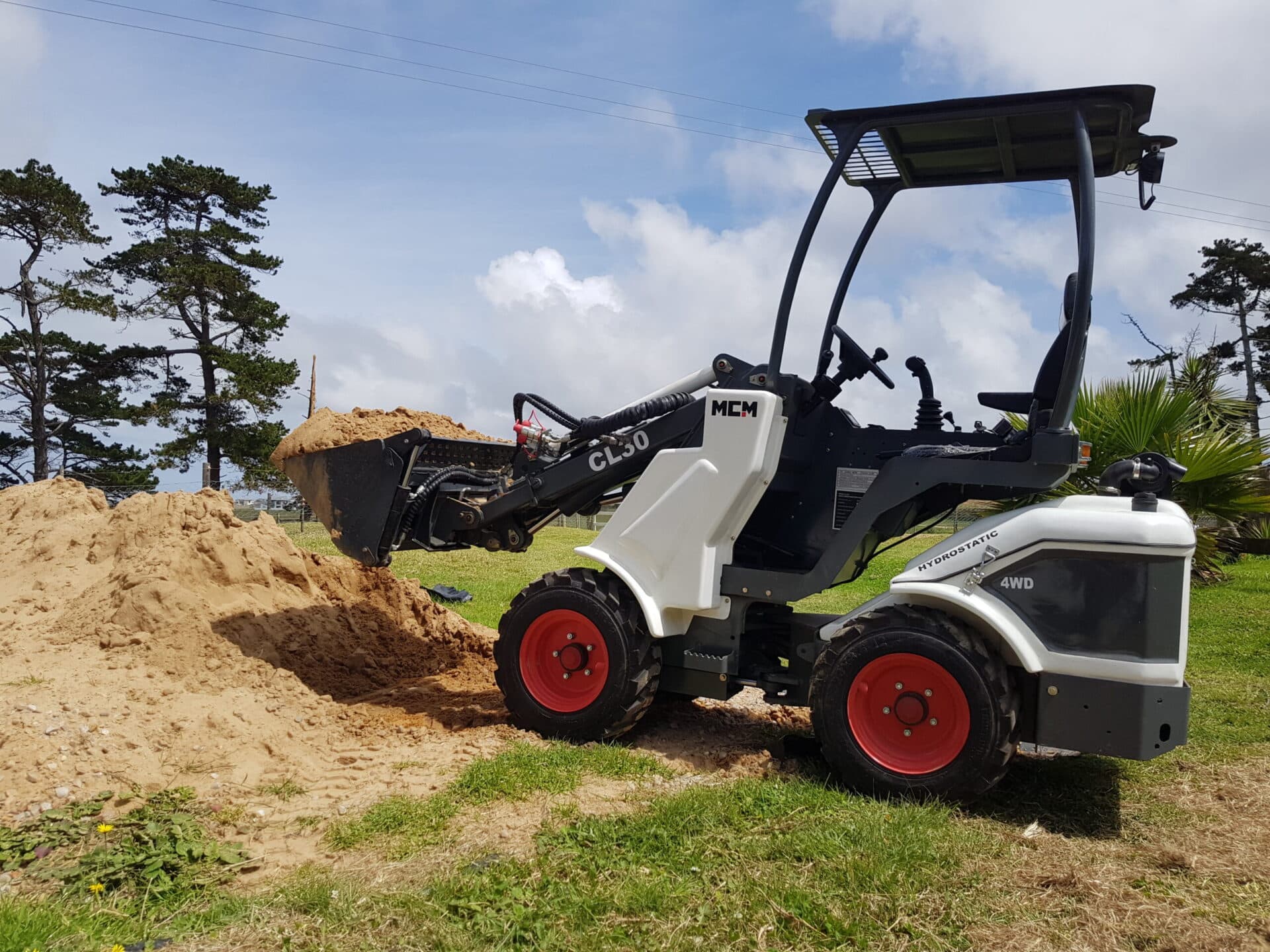 MCM CL30 Compact Loader