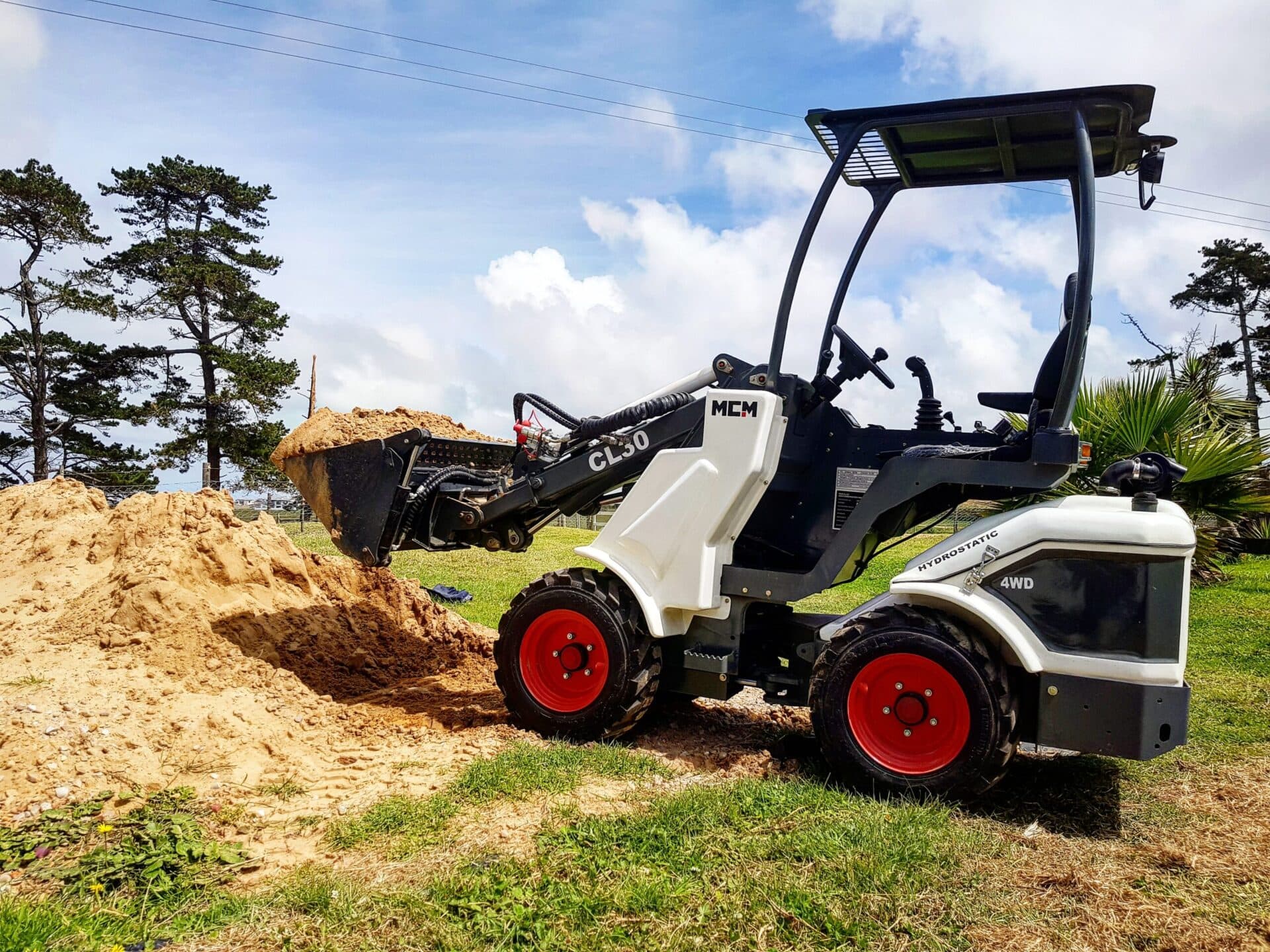 MCM CL30 Compact Loader