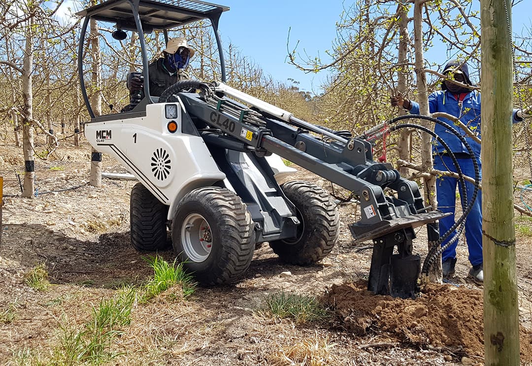 MCM CL40 Compact Loader