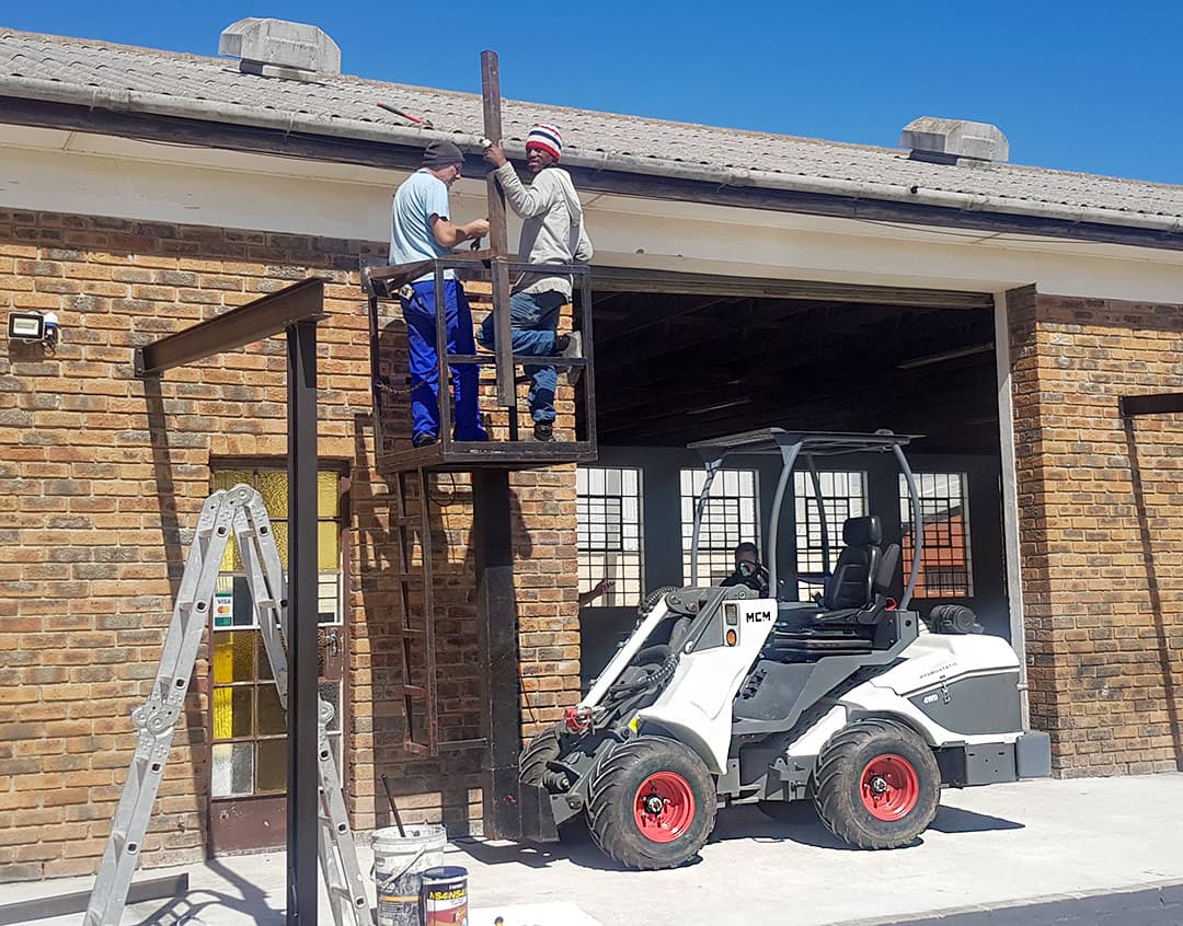 MCM CL40 Compact Loader