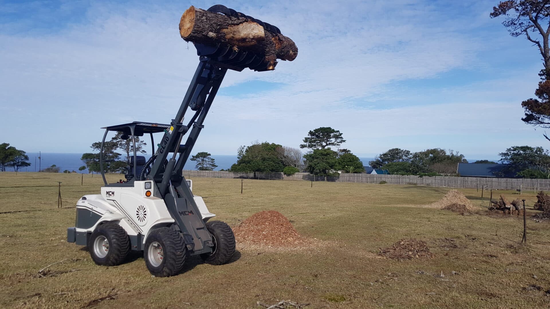 MCM CL50 Compact Loader
