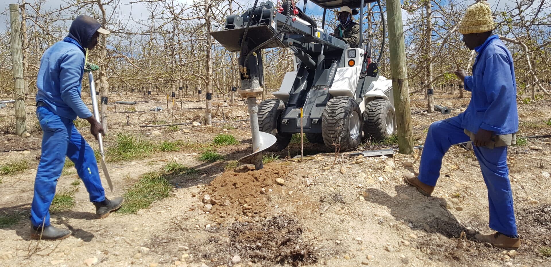MCM CL30 Compact Loader