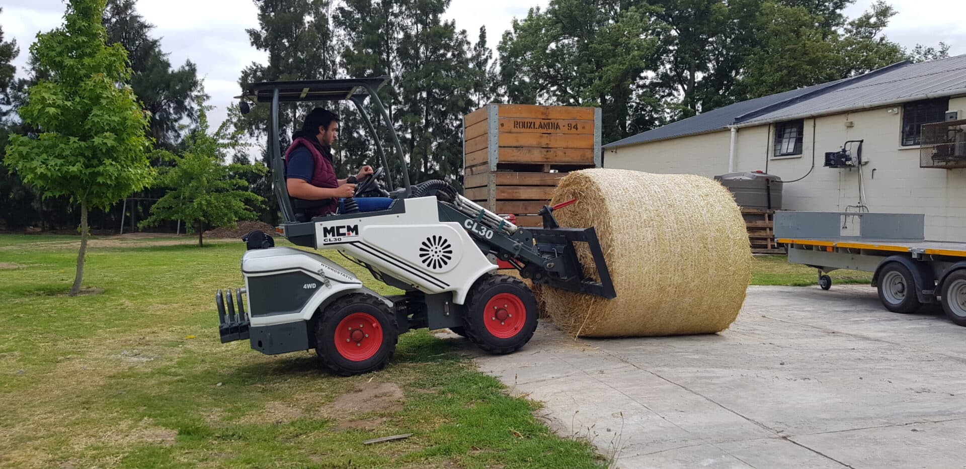 MCM CL30 Compact Loader