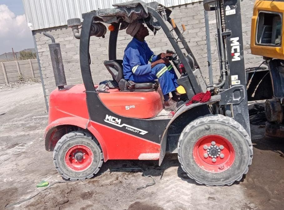 RS25 Semi Rough Terrain Forklift for sale
