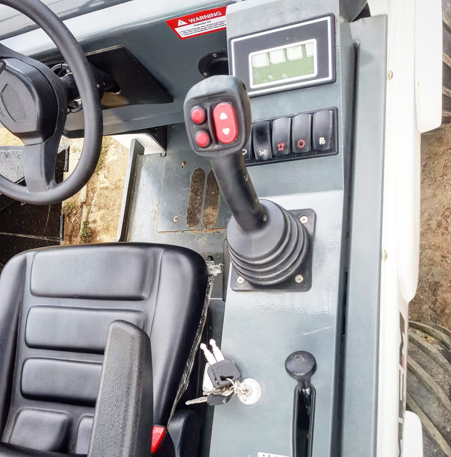 MCM CL50 Compact Loader
