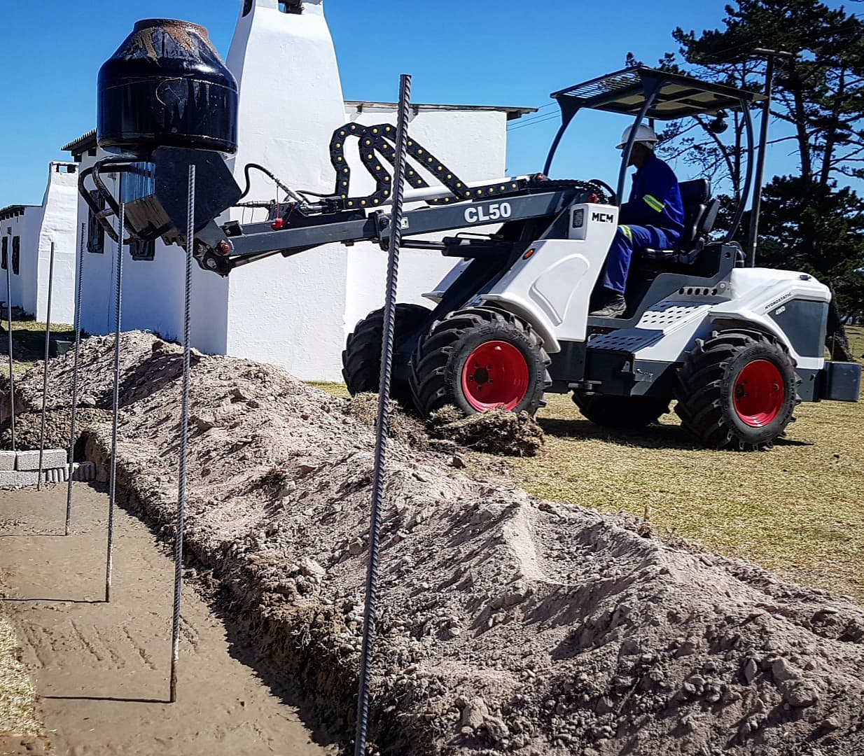 MCM CL50 Compact Loader
