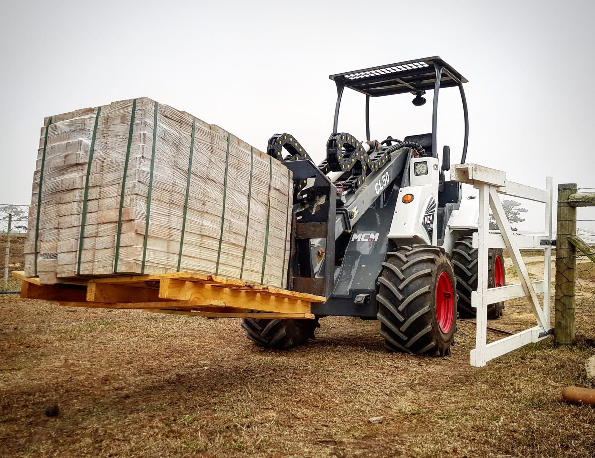 MCM CL50 Compact Loader