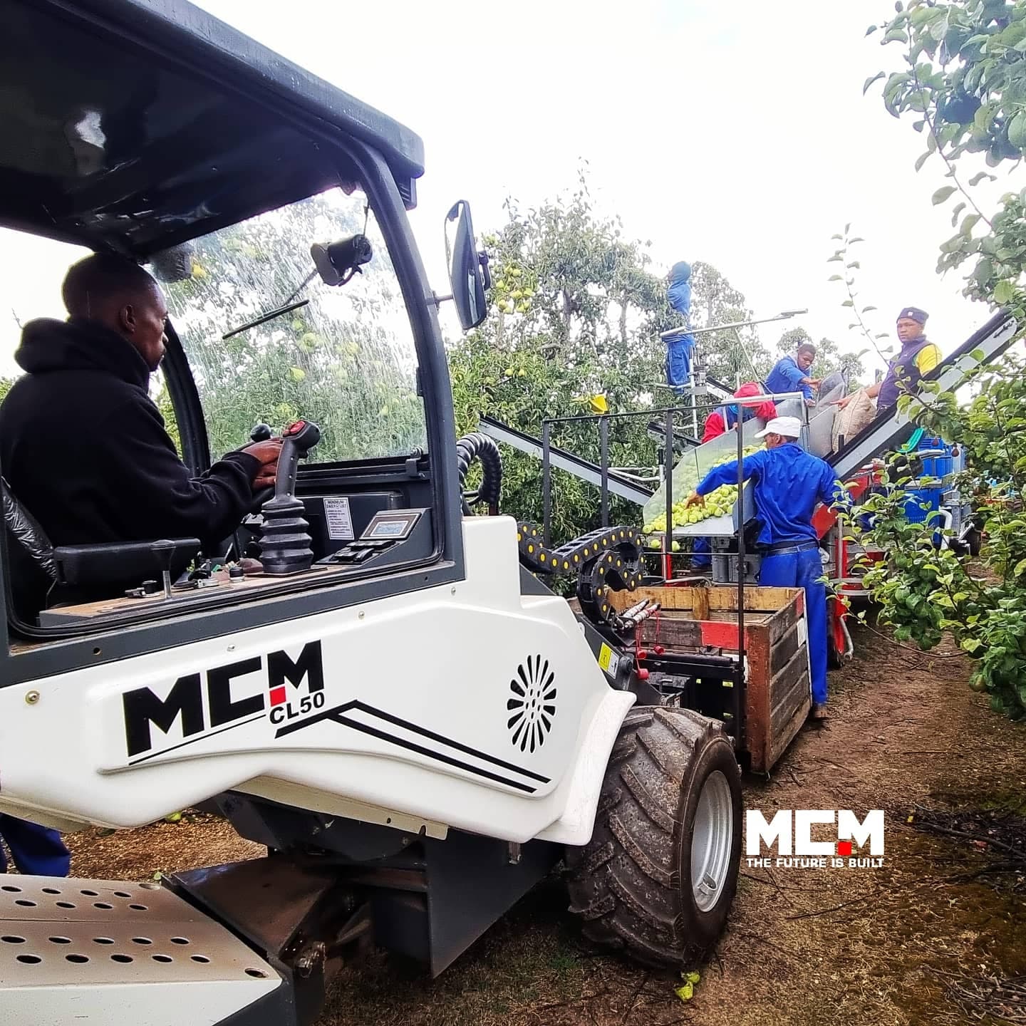 MCM CL50 Compact Loader