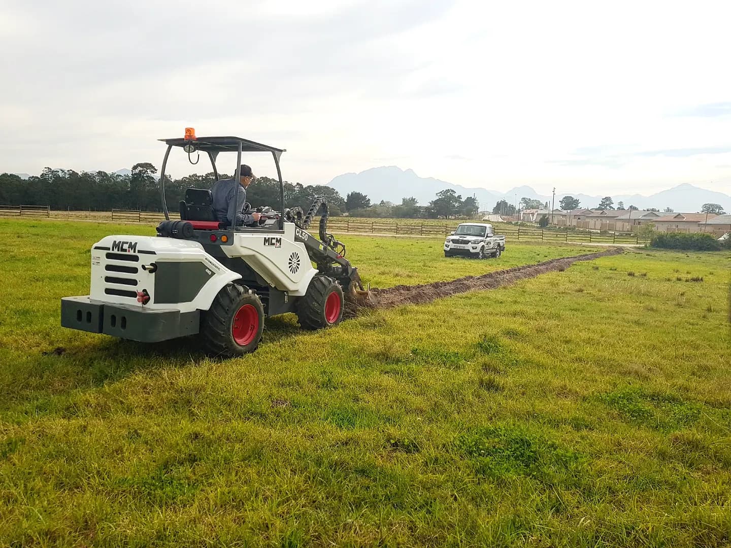MCM CL50 Compact Loader
