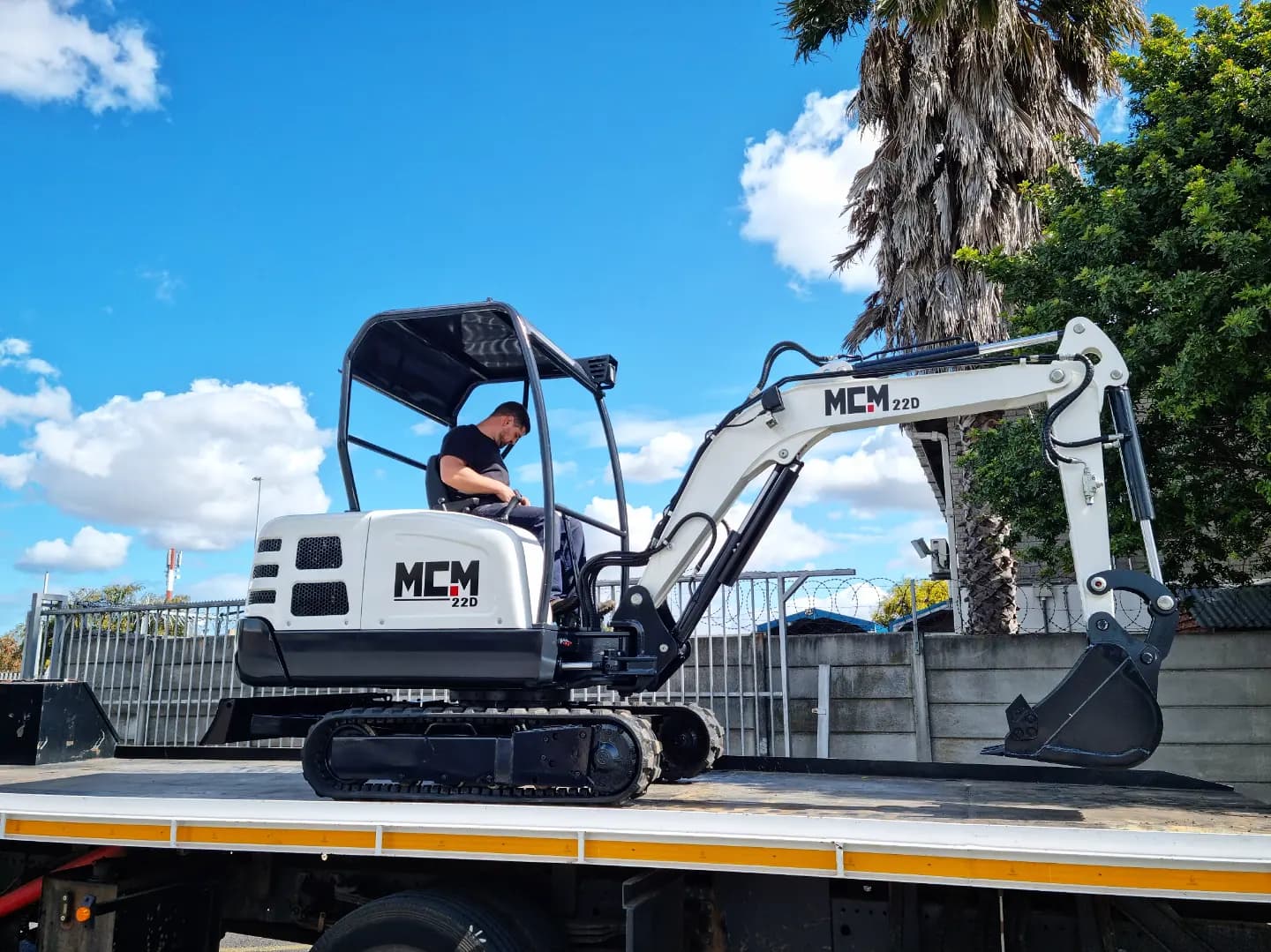 MCM 22D Mini Excavator