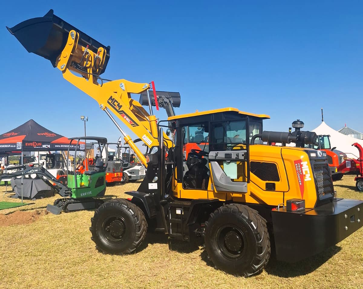 MCM 916L Front End Loader