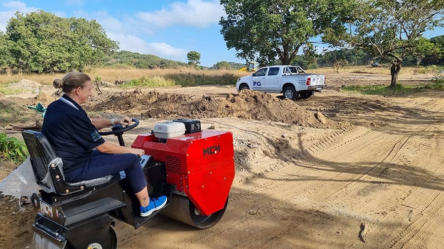 MCM R700 Ride-On Road Roller - MCM R700 road roller