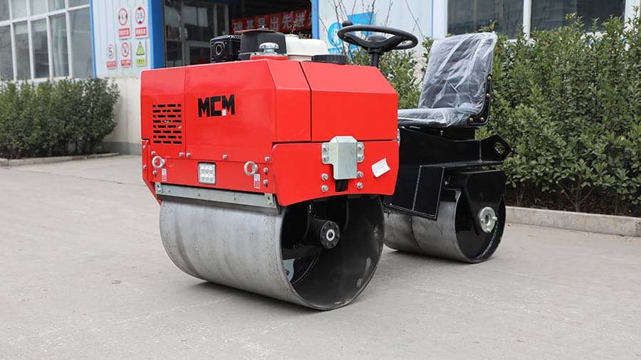 MCM R700 Ride-On Road Roller - MCM R700 road roller