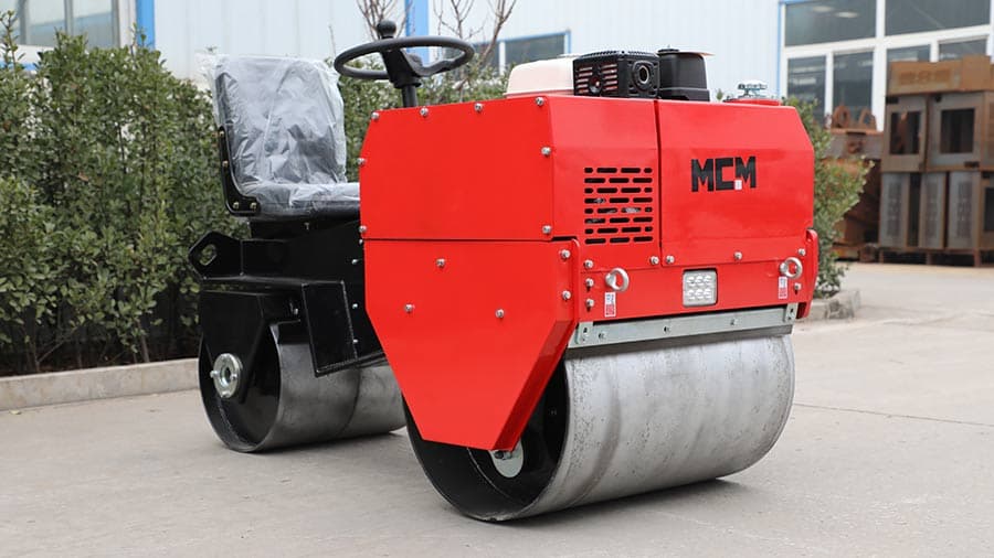 MCM R700 Ride-On Road Roller - MCM R700 road roller