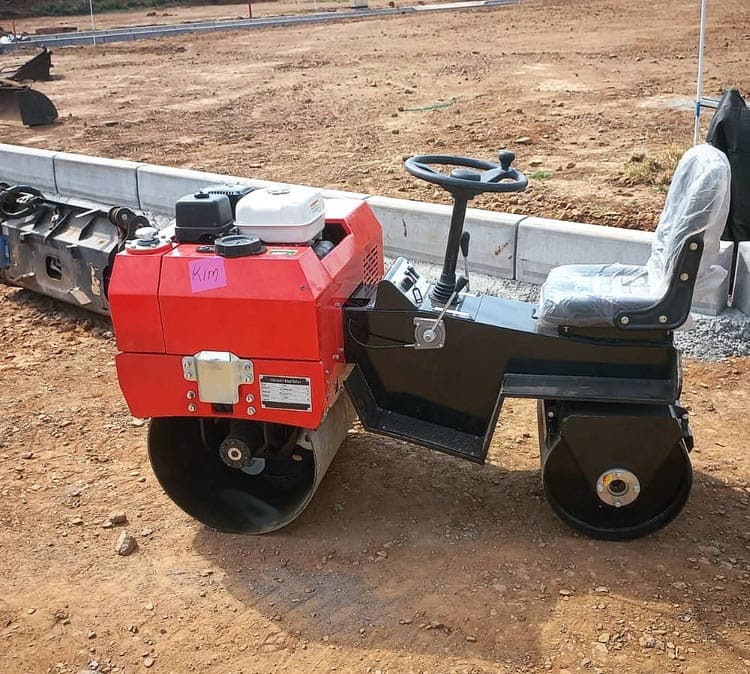 MCM R700 Ride-On Road Roller - MCM R700 road roller
