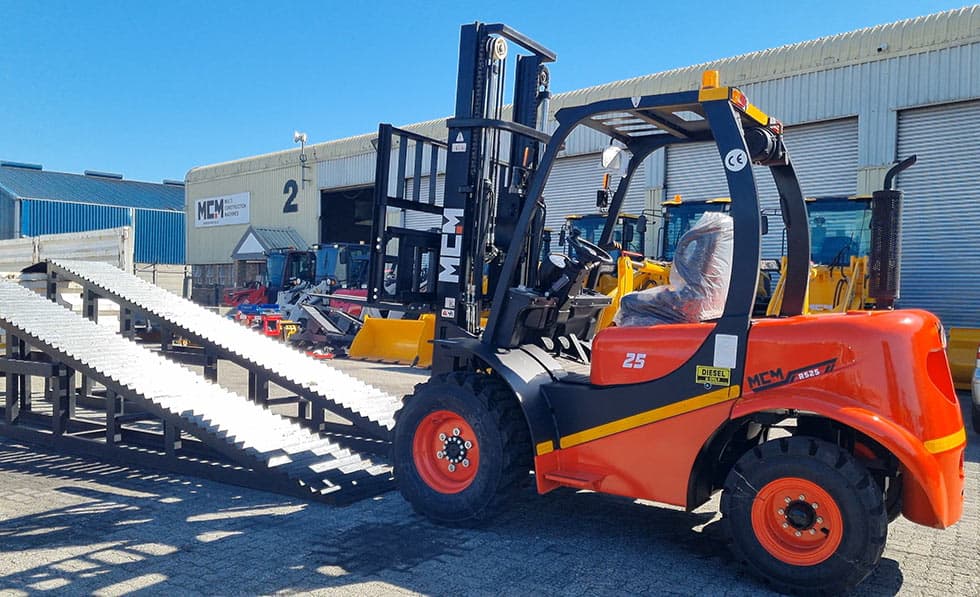 MCM RS25 Semi-Rough Terrain Forklift