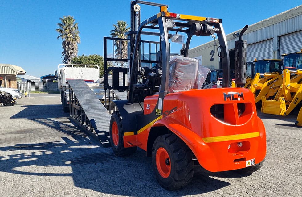 MCM RS25 Semi-Rough Terrain Forklift