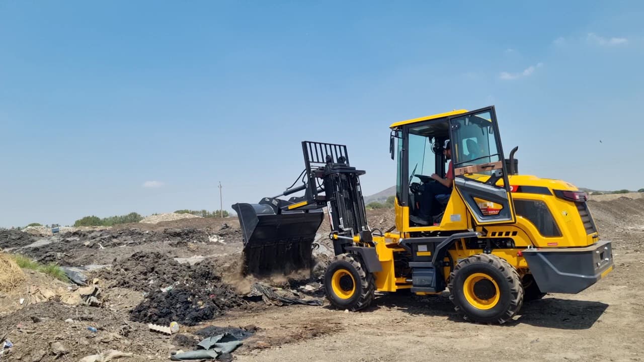 MCM RTL30 Rough Terrain Forklift