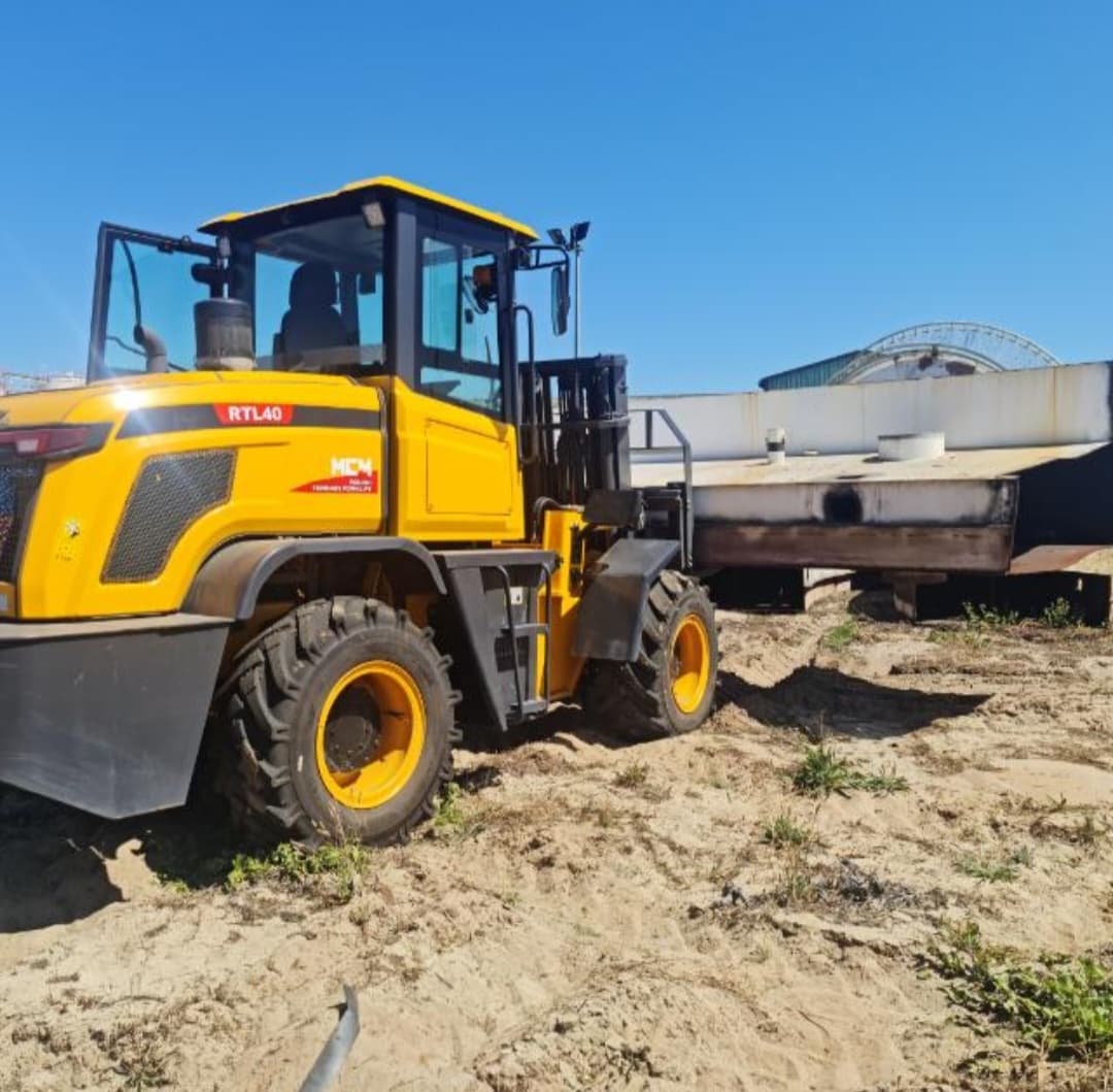 MCM RTL40 Rough Terrain Forklift