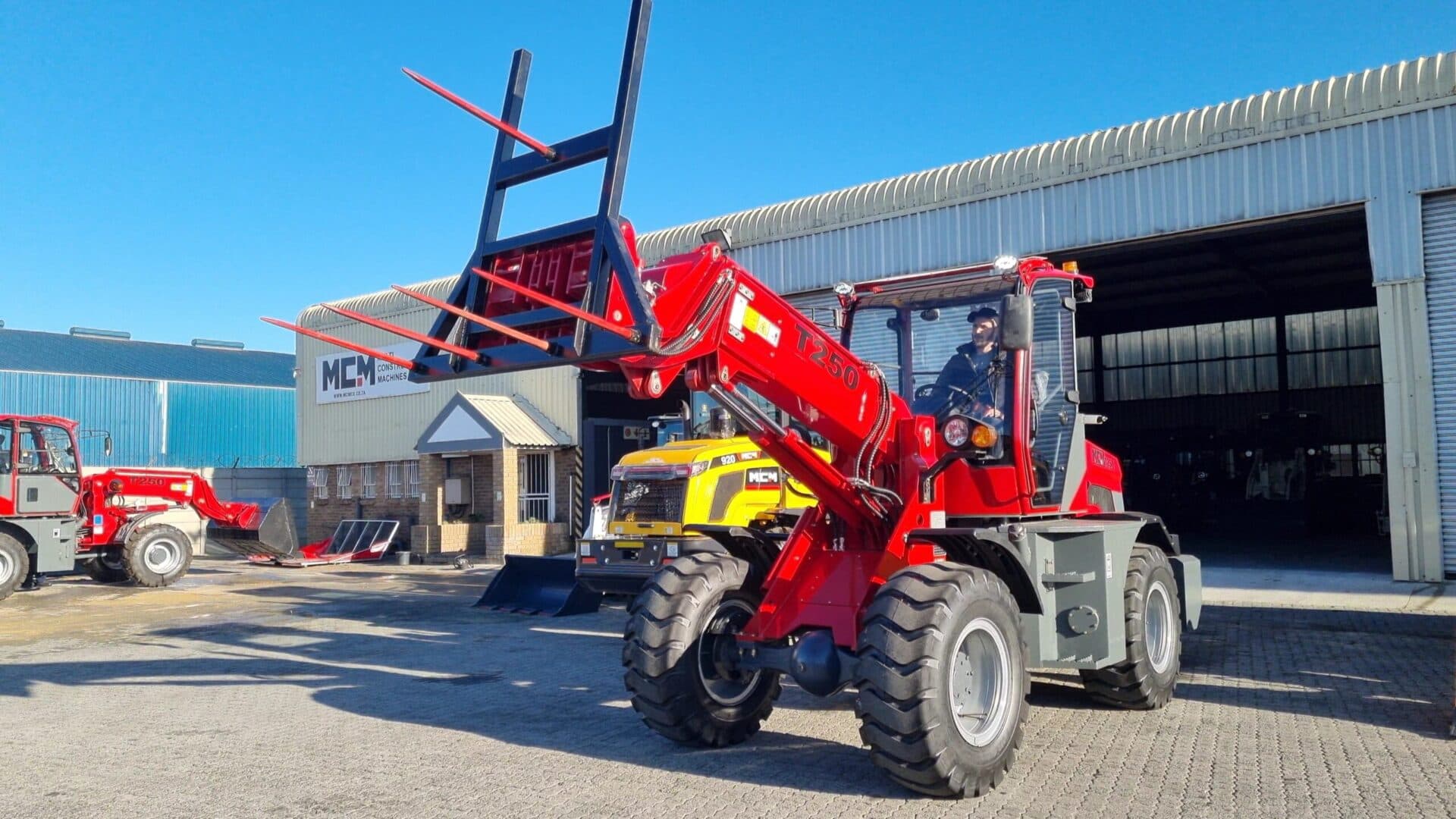 MCM T250 Telescopic Loader