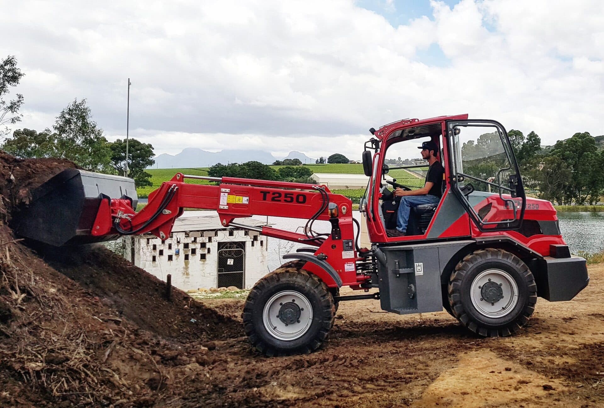 MCM T250 Telescopic Loader