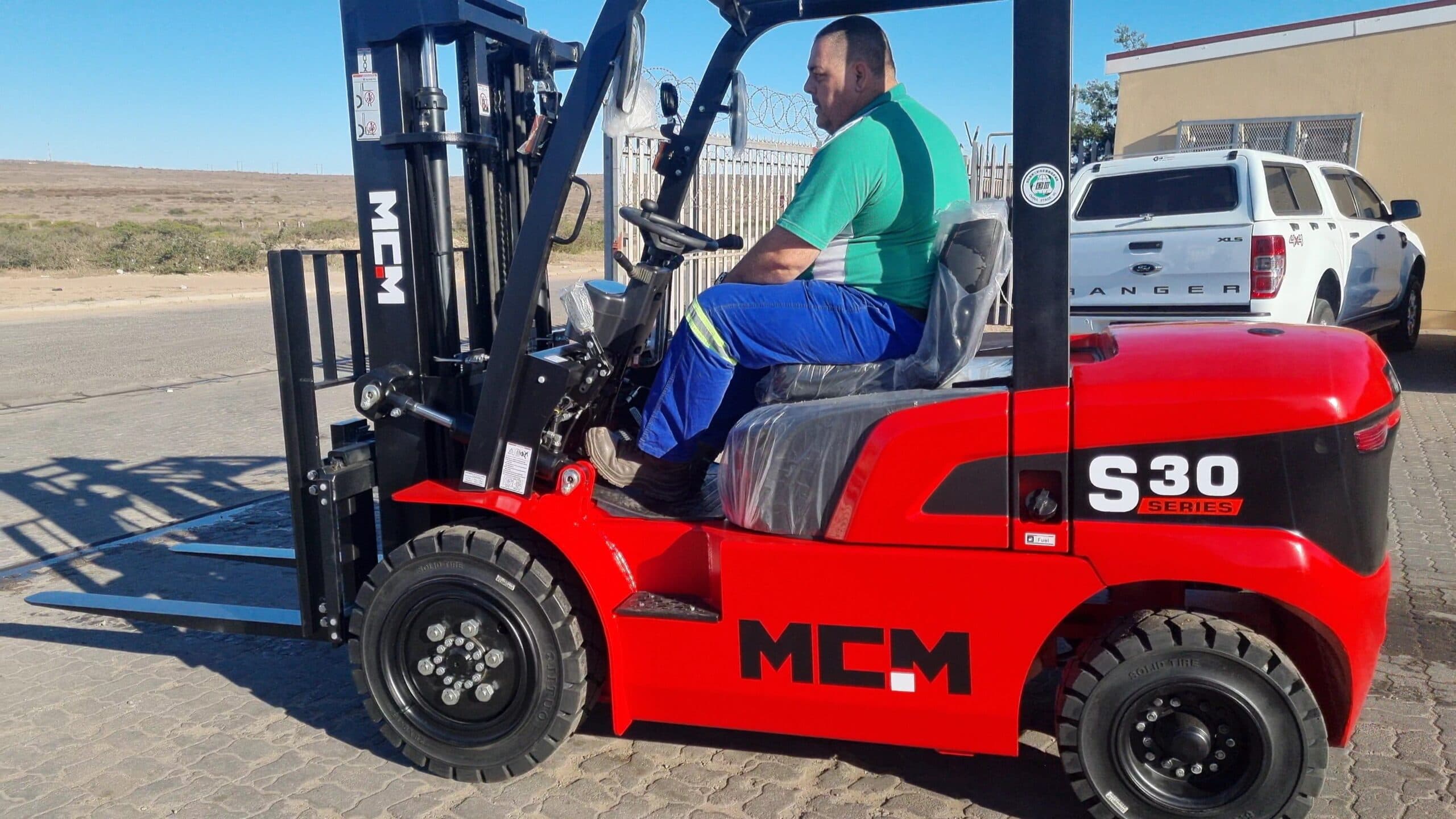 MCM S30 Forklift