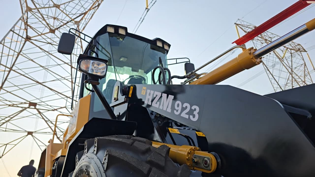 HZM 923 Front End Loader