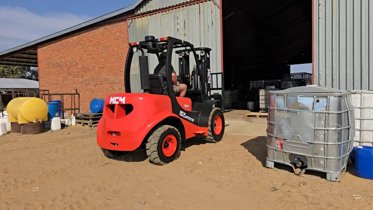 MCM RS25 Semi-Rough Terrain Forklift