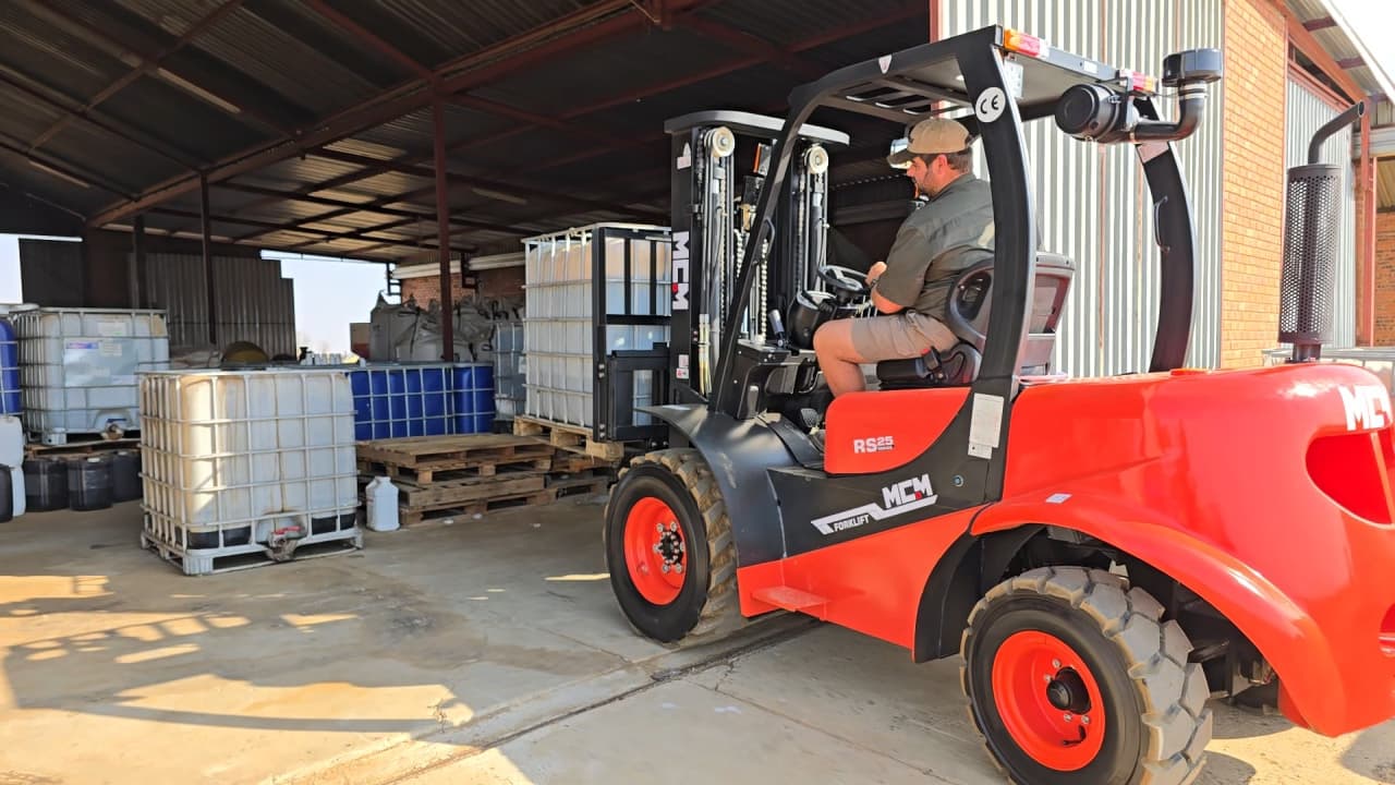 MCM RS25 Semi-Rough Terrain Forklift