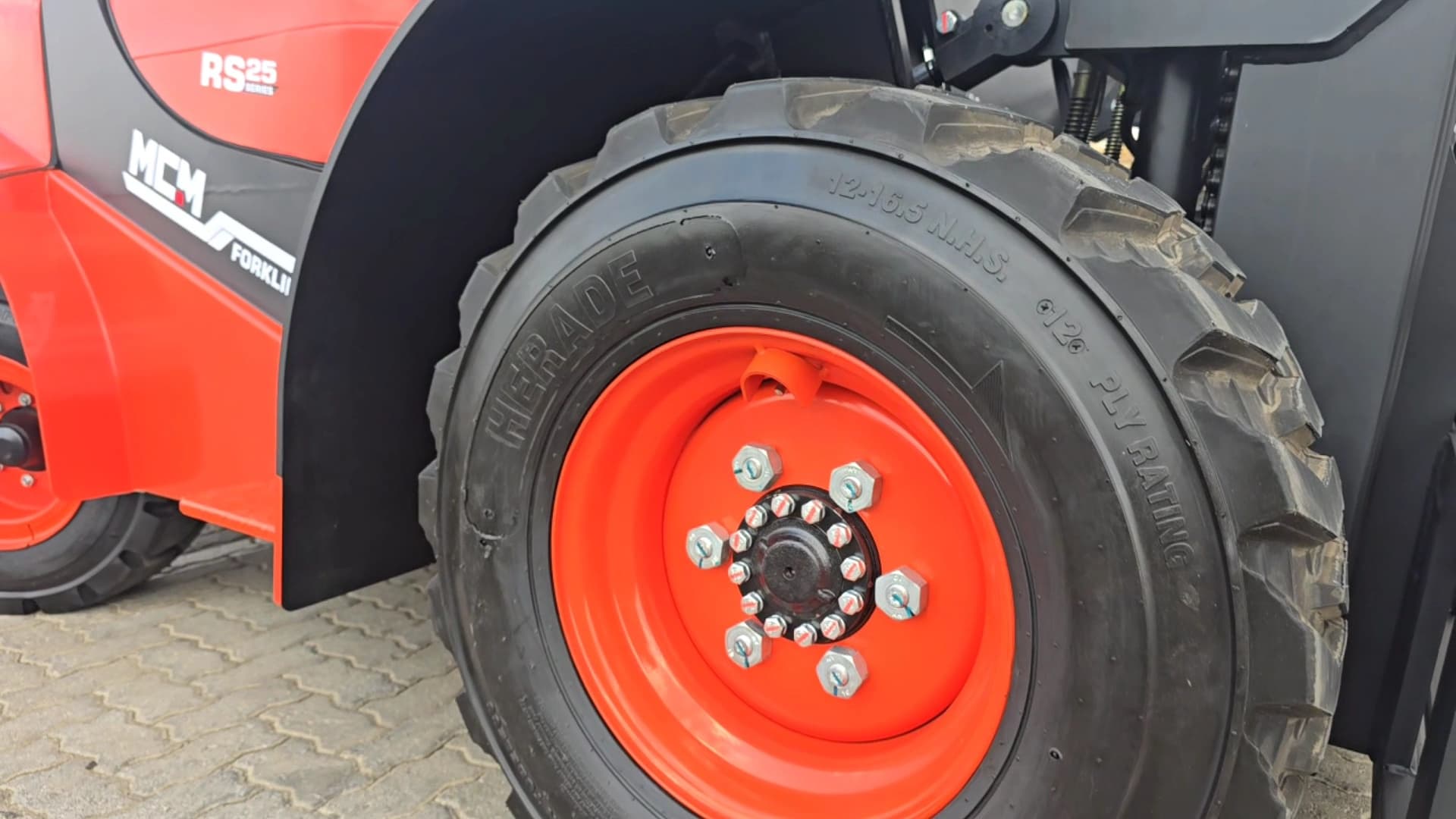 MCM RS25 Semi-Rough Terrain Forklift