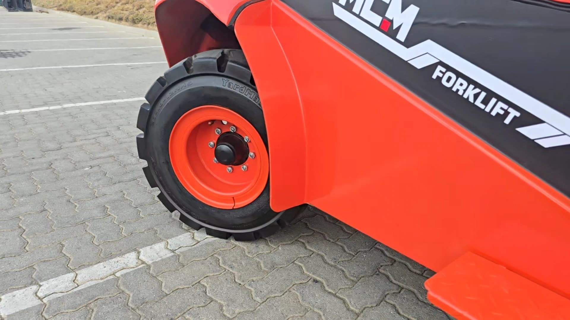 MCM RS25 Semi-Rough Terrain Forklift