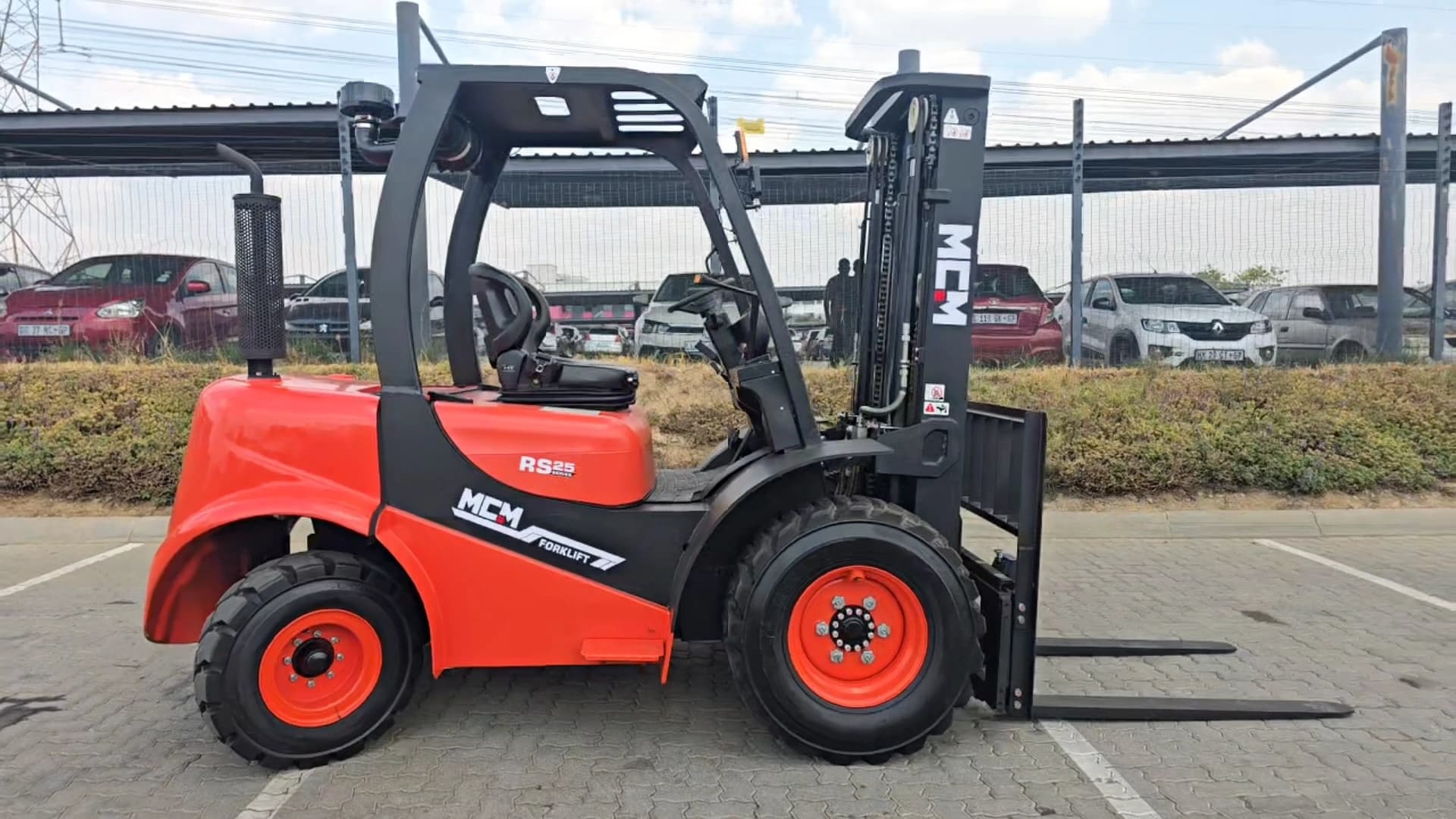 MCM RS25 Semi-Rough Terrain Forklift