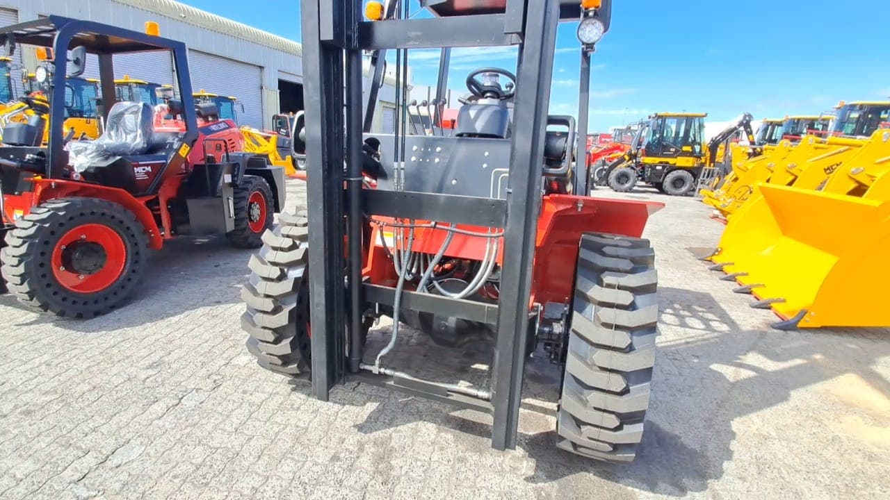 MCM RTL40Q Rough Terrain Forklift