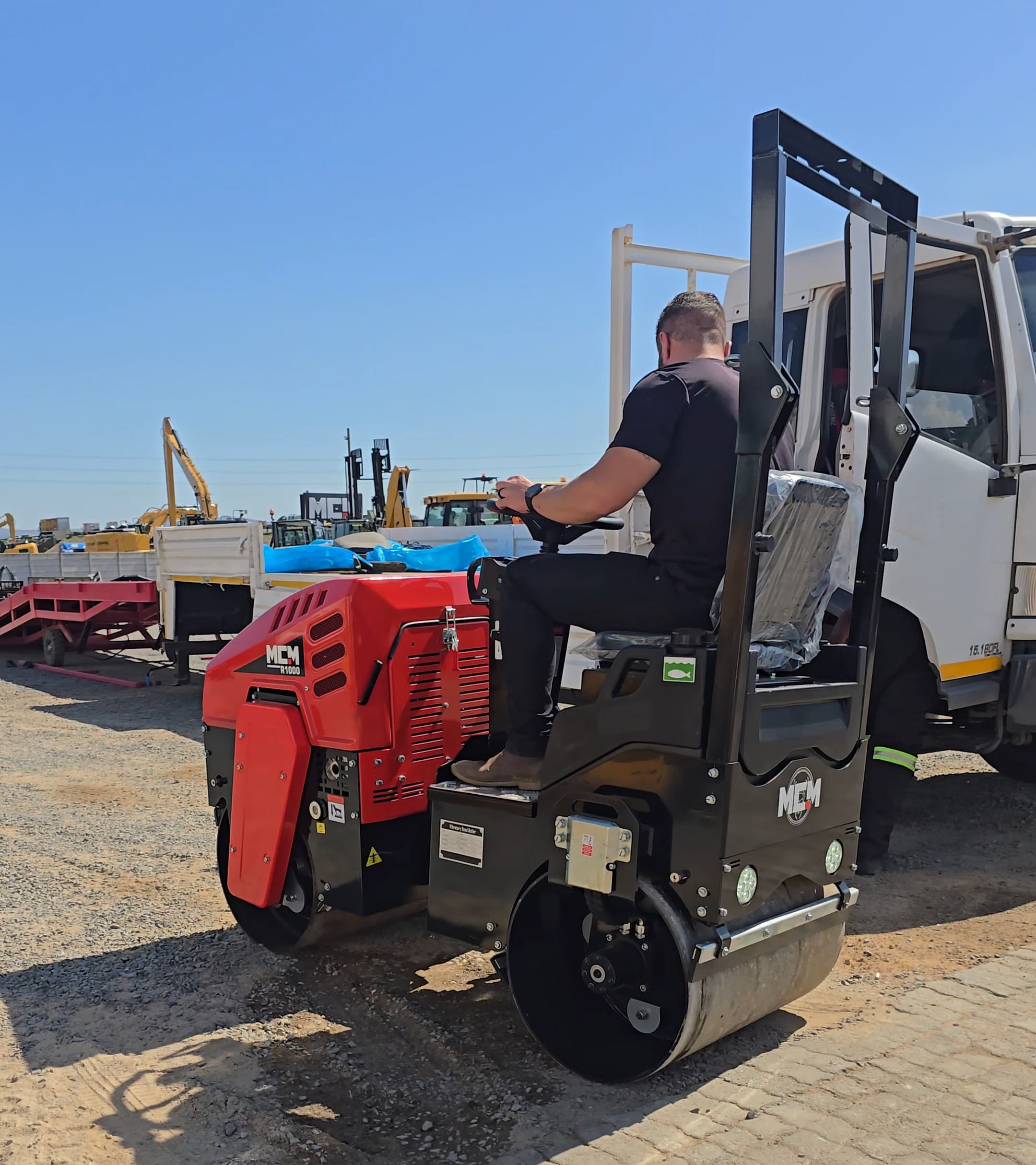 R1000 Road Roller for sale south africa