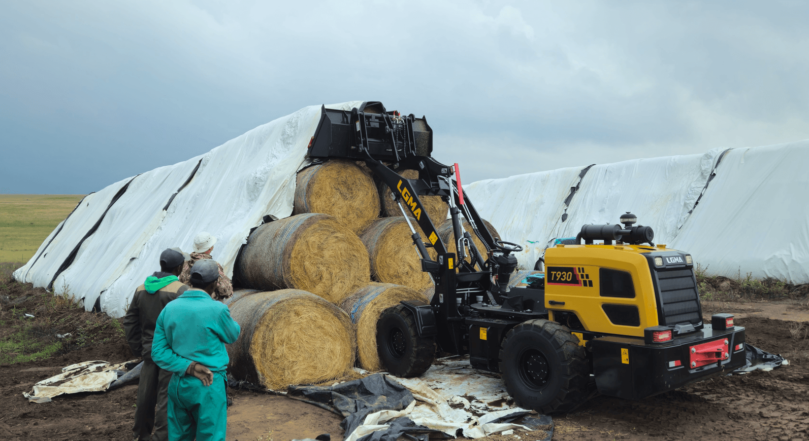 T930 Chicken Poultry Farm House Cleaning Loader