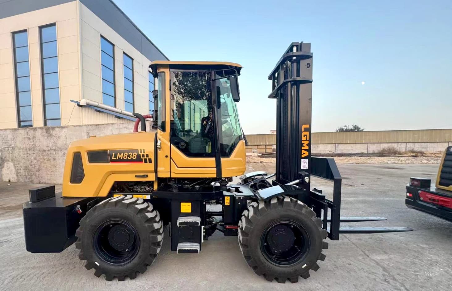 LGMA LM838 Rough Terrain Forklift