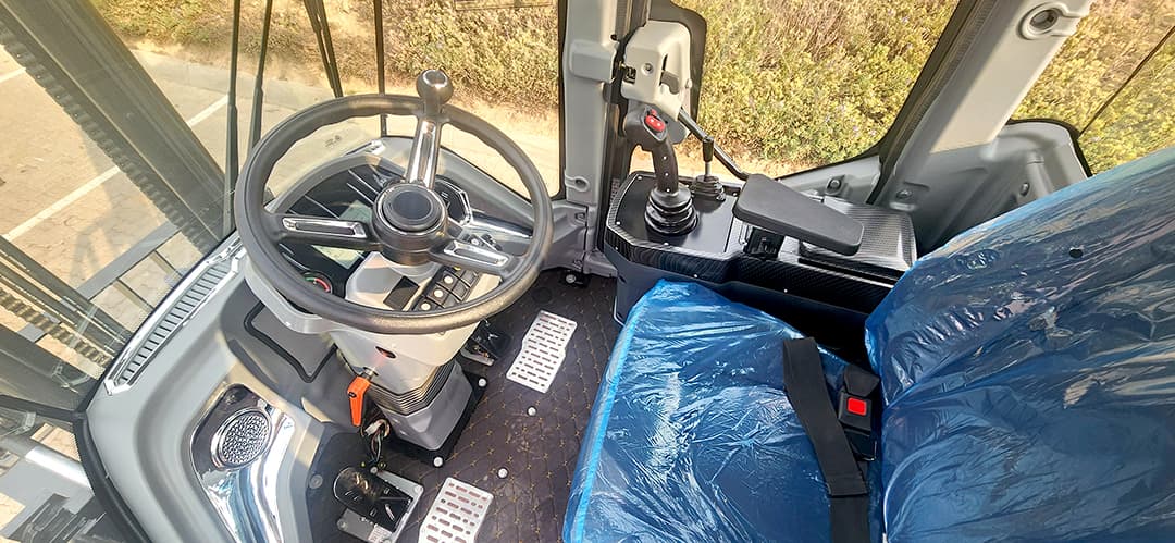LGMA LM838 Rough Terrain Forklift