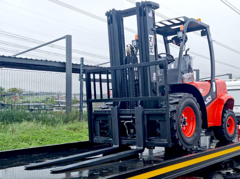 MCM RS35 Semi-Rough Terrain Forklift
