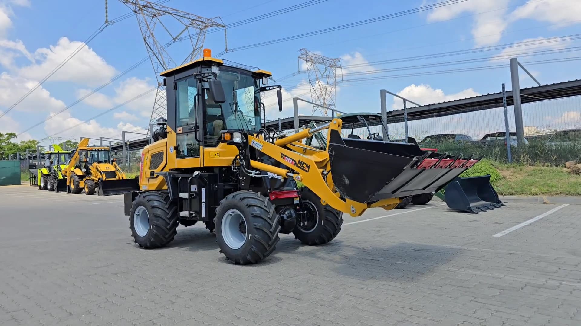 MCM 912 Front End Loader